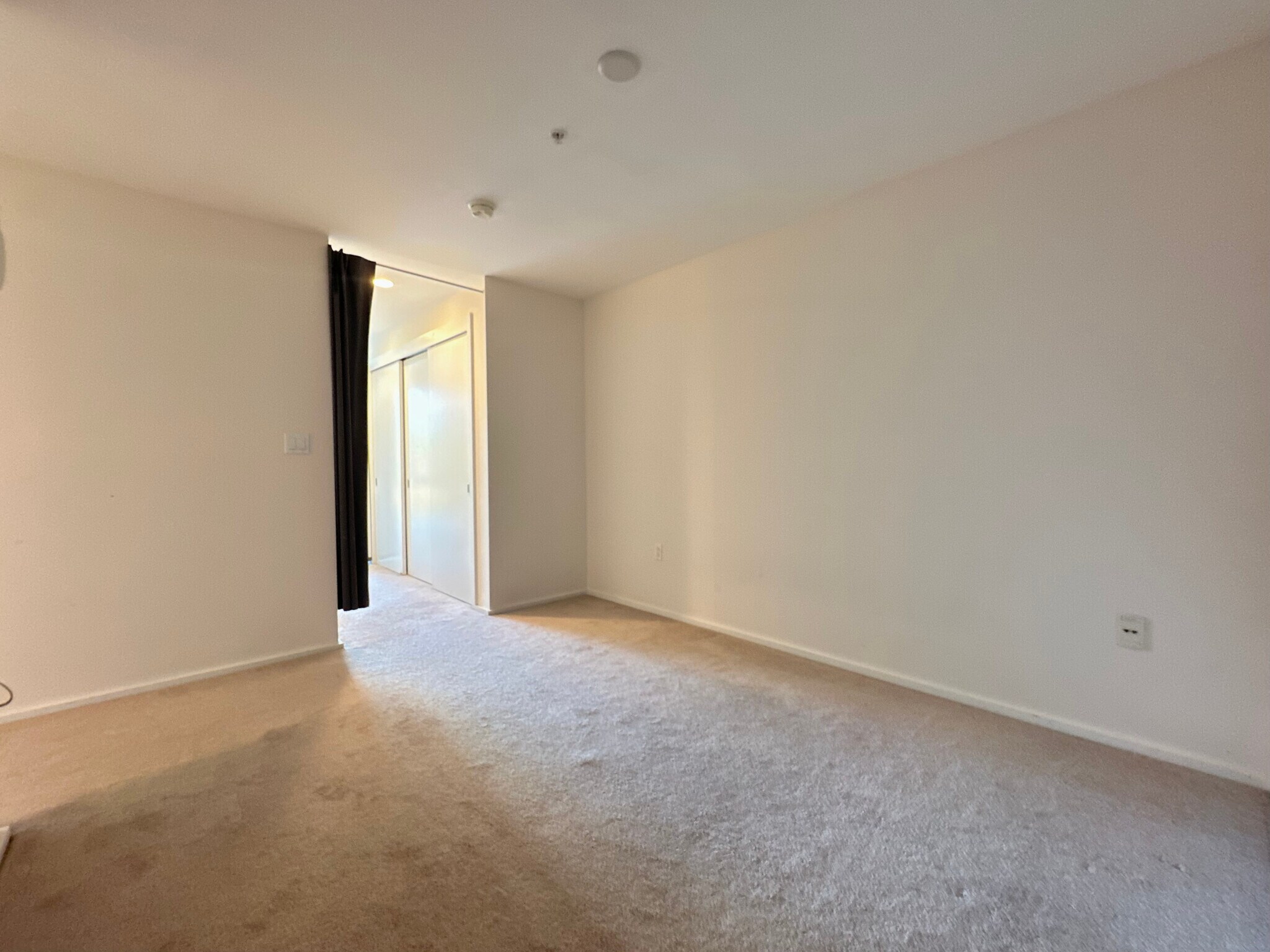 Building Photo - 2 Earhart St