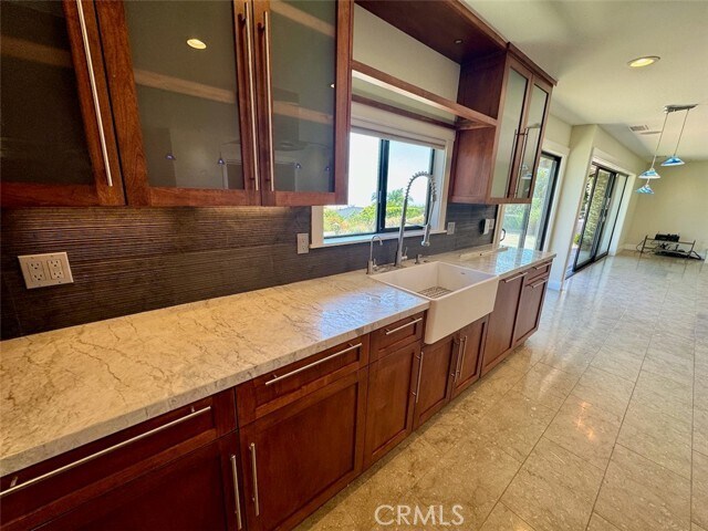 Building Photo - 2745 Temple Hills Dr