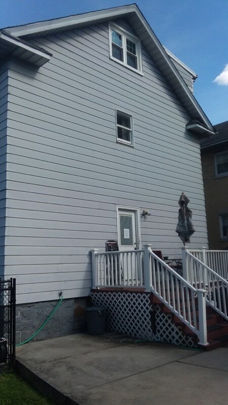 Building Photo - 823 Anderson Ave