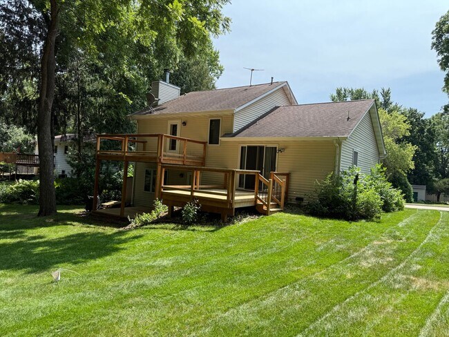 Building Photo - 6078 Croix Dr