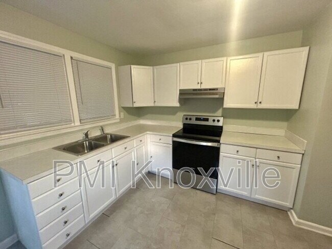 Building Photo - 926 Ledgerwood Ave
