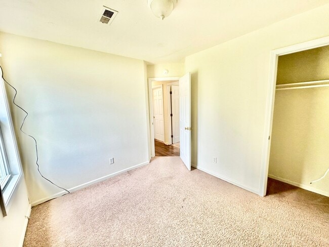 Building Photo - 1046 Henderson St