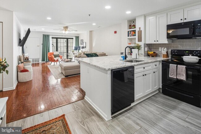 Building Photo - 2 Leverington Ave