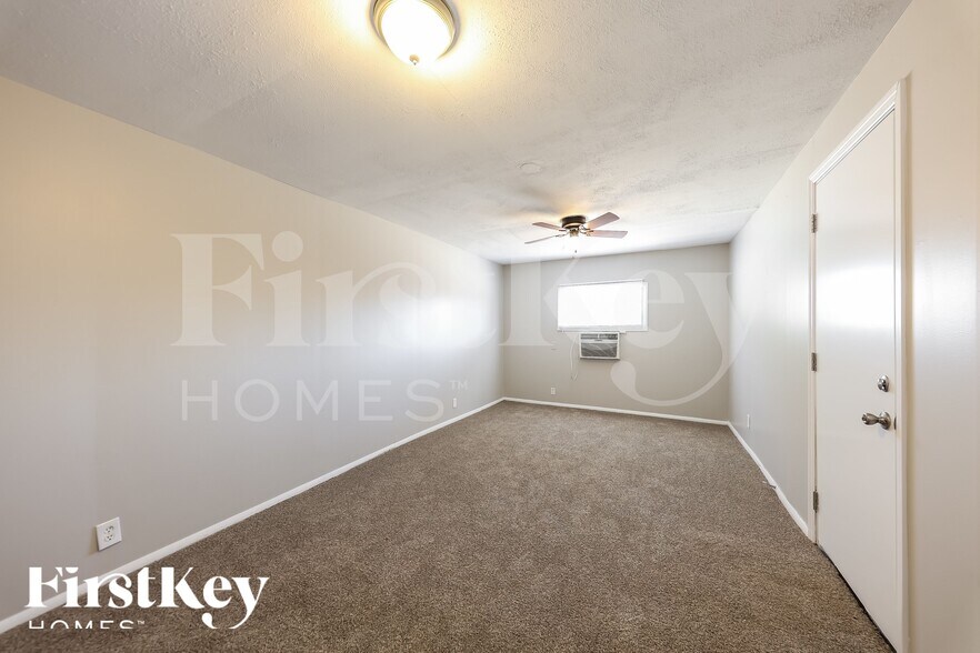 Building Photo - 2118 W Montebello Ave