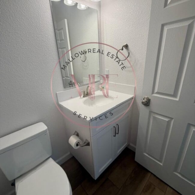 Building Photo - 1231 1/2 Eunice Dr