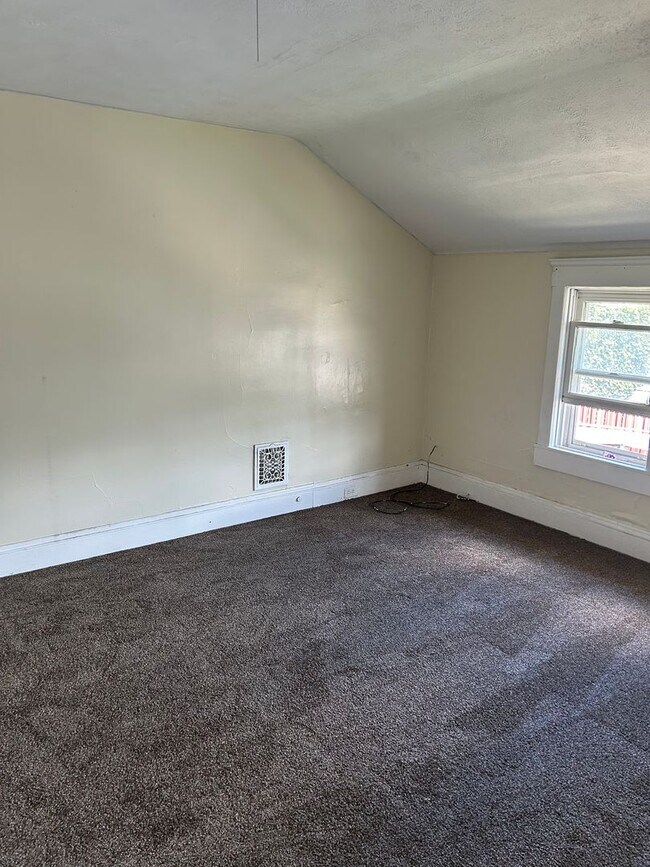Building Photo - 9505 Sladden Ave