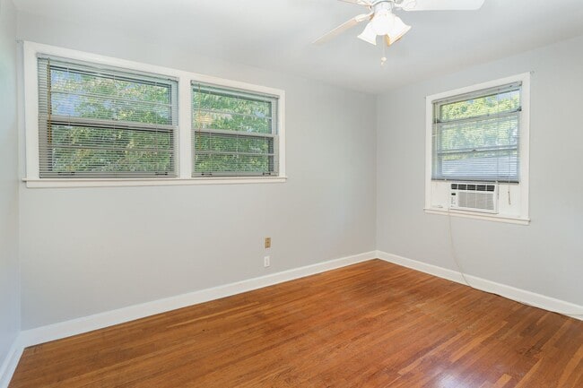Building Photo - Affordable in Oak Hill/Green Hills - Now A...