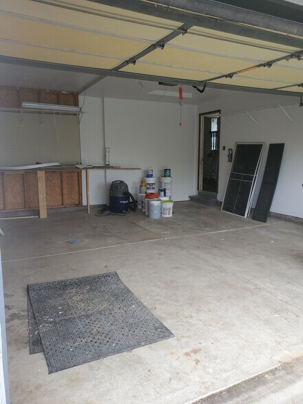 Building Photo - 1864 Pine Grove Pl