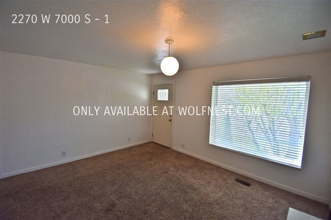 Building Photo - Lovely 2 Bedroom West Jordan Unit! No Depo...