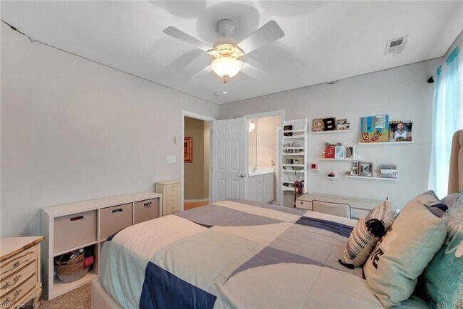 Building Photo - 101 Yacht Ct