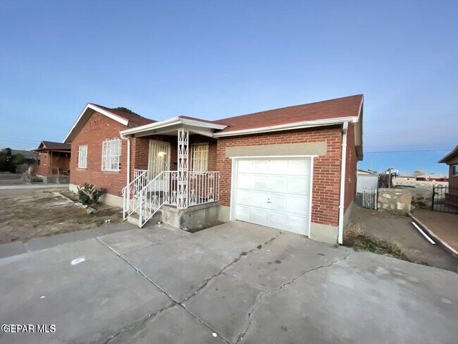 Building Photo - 316 Barcelona Dr