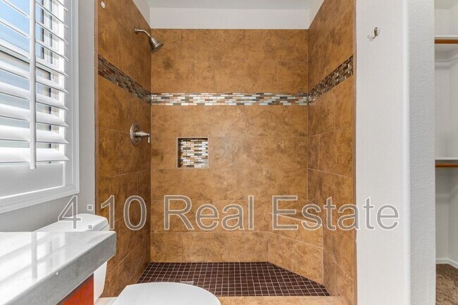 Building Photo - 2085 W Harbour Dr