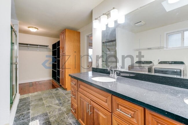 Building Photo - 10123 Cornell Ave S