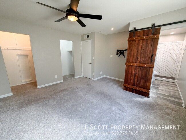 Building Photo - 3914 E Becker Ln