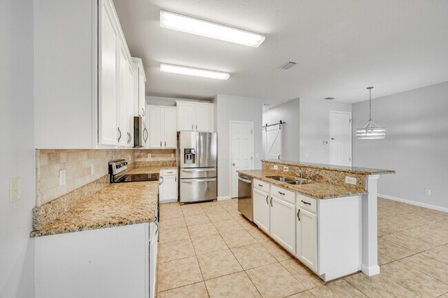 Building Photo - End Unit in Lake Washington Townhomes!!