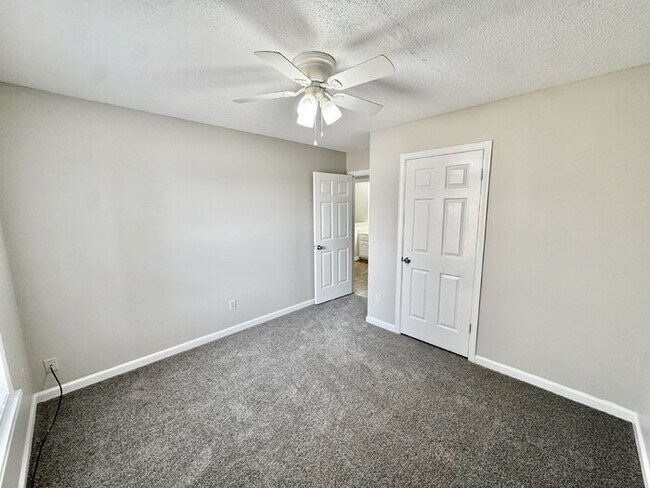 Building Photo - 8569 Kings Cross Cove