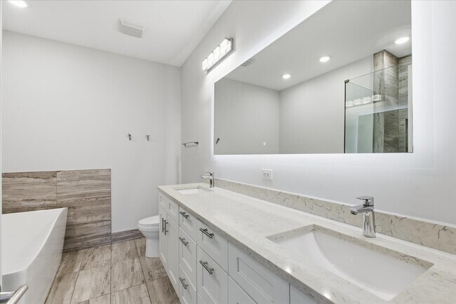 Building Photo - 4101 S Drexel Blvd