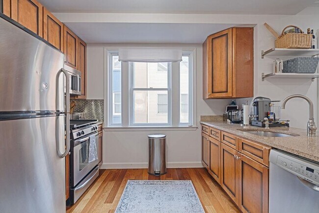 Building Photo - 620 38th St