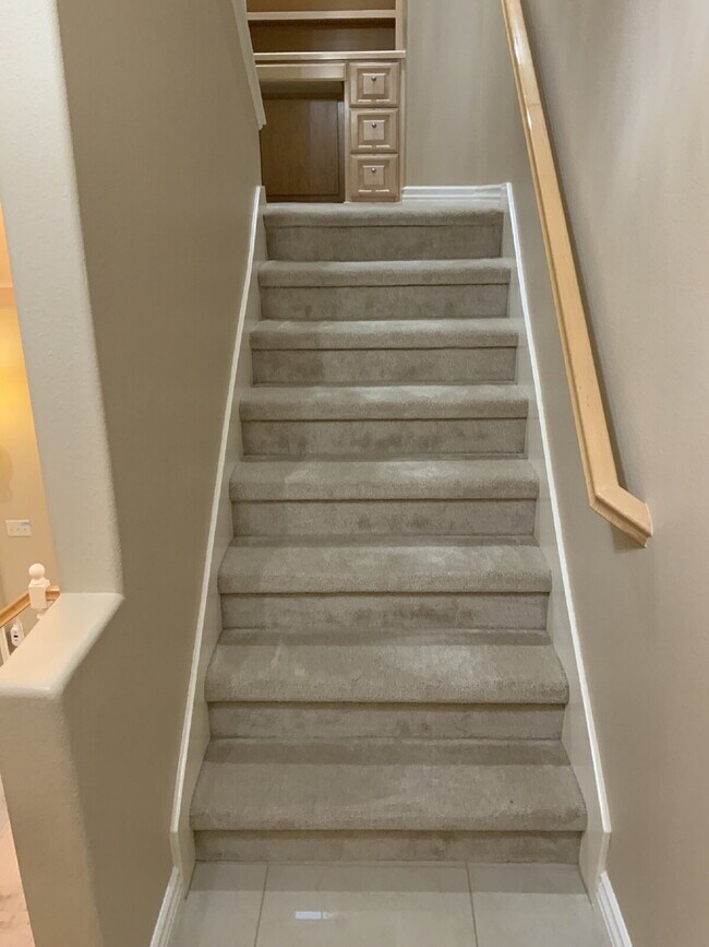 Building Photo - Beautiful Valencia Townhome in the Highly Desirable Village Walk Community