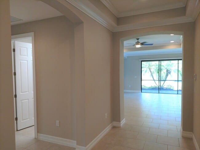 Building Photo - Unfurnished Annual Rental - Lovely 3 Bedroom Home in Calusa Park. Nicely upgraded and Pet Friendly