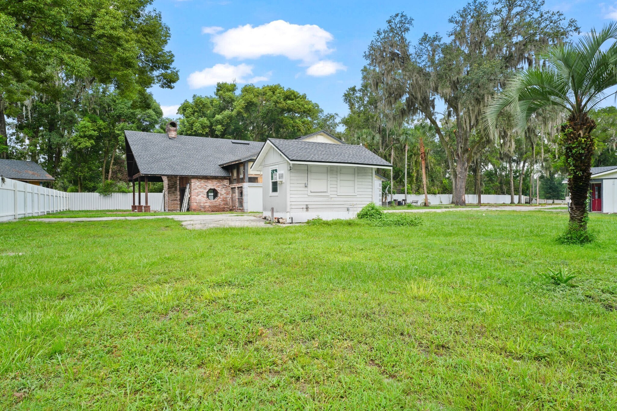 Building Photo - 6878 Lenox Ave