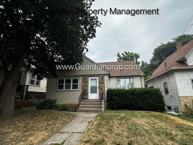 Building Photo - 1309 28th Ave NE
