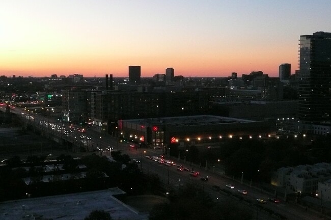 Building Photo - 1255 S State St