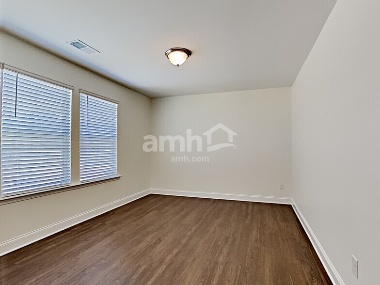 Building Photo - 130 Hamilton Park Dr