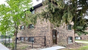 Building Photo - 21W284 Tee Ln