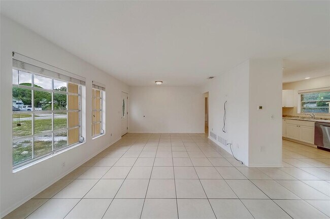 Building Photo - 649 Eastview Rd