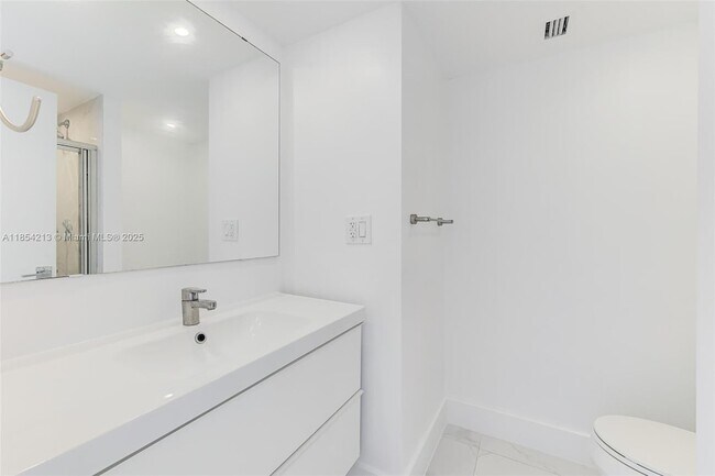 Building Photo - 5701 Collins Ave
