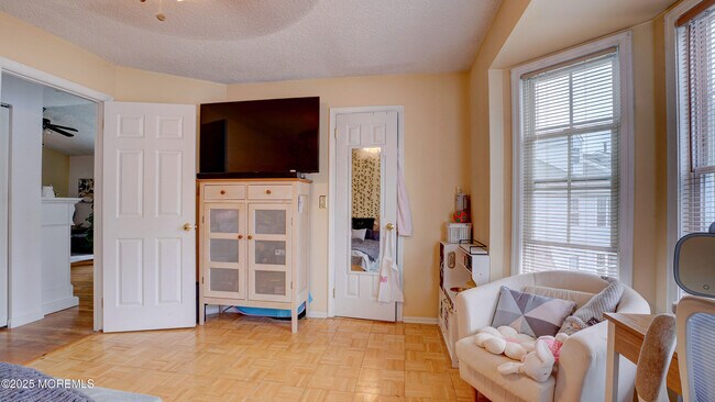 Building Photo - 316 Tulip Ln