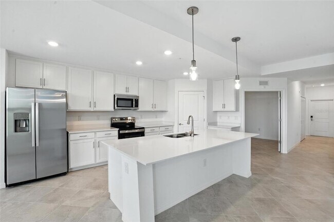 Building Photo - 14281 Heritage Landing Blvd