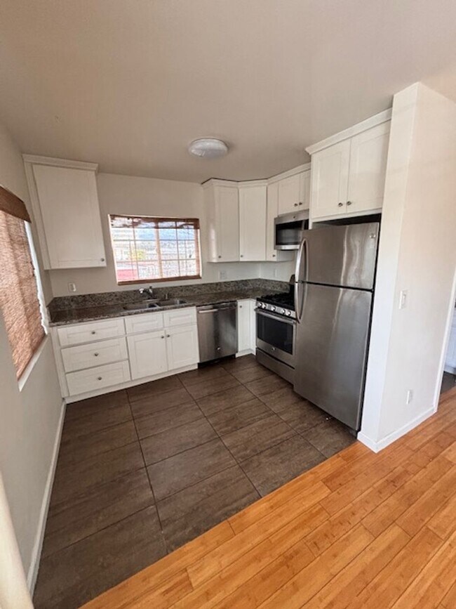 Building Photo - 1828-1828 Montrose St