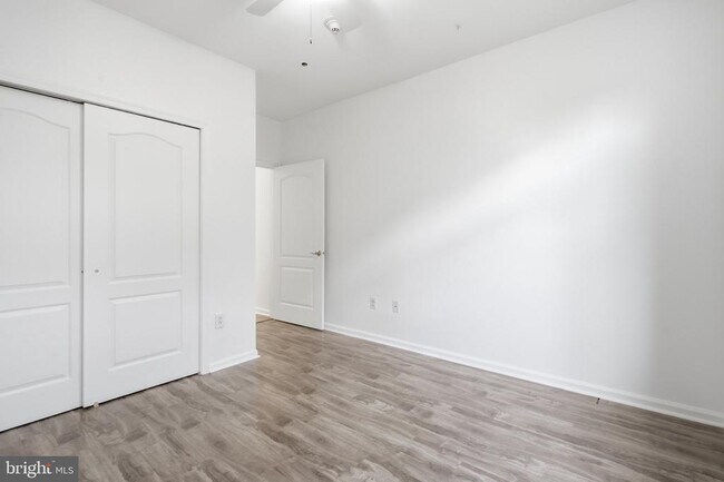 Building Photo - 301 Carson Terrace