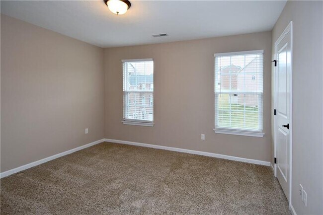 Building Photo - 618 Edison Dr