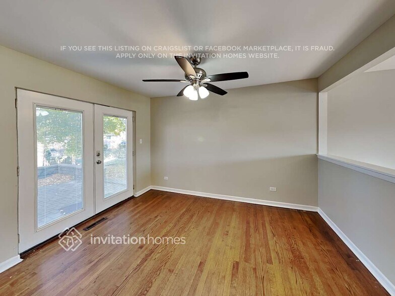 Building Photo - 9922 S 86th Ave