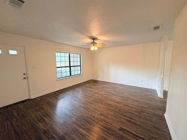 Building Photo - 1543 Coombs Dr