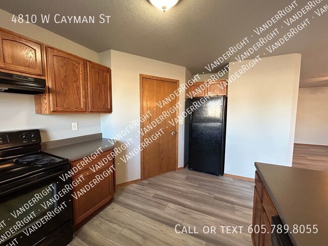 Building Photo - 4810 W Cayman St