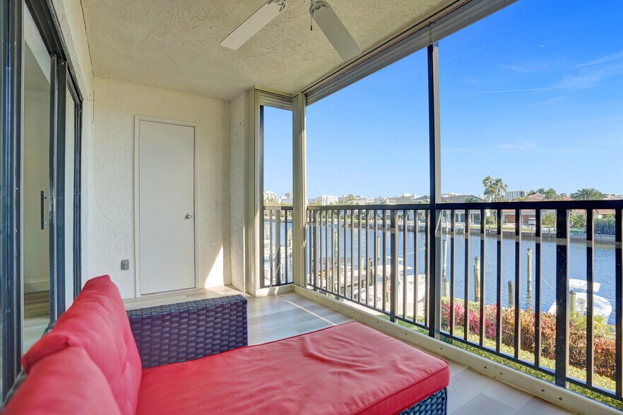 Building Photo - 270 Captains Walk