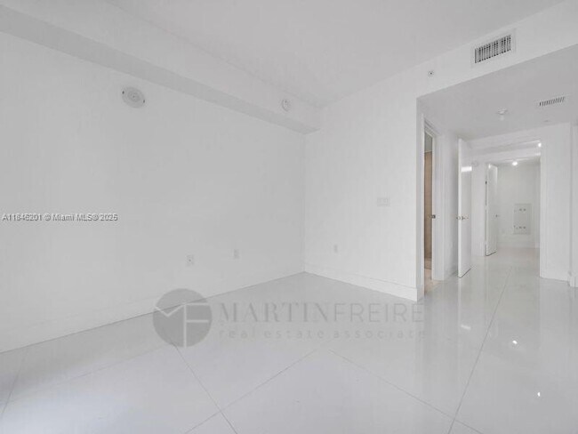 Building Photo - 300 Sunny Isles Blvd