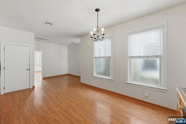 Building Photo - 394 Woodlawn Ave