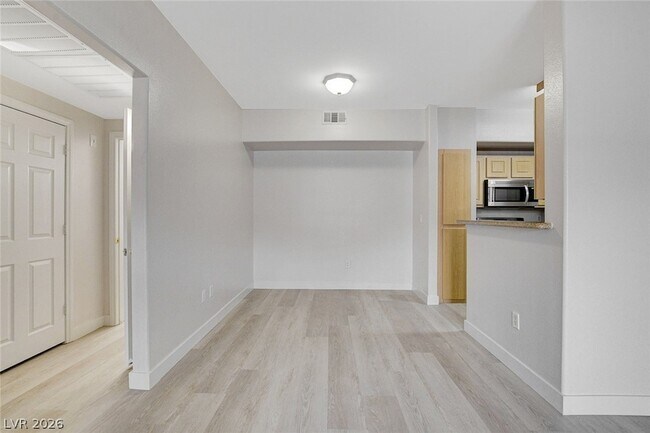 Building Photo - 8000 W Badura Ave