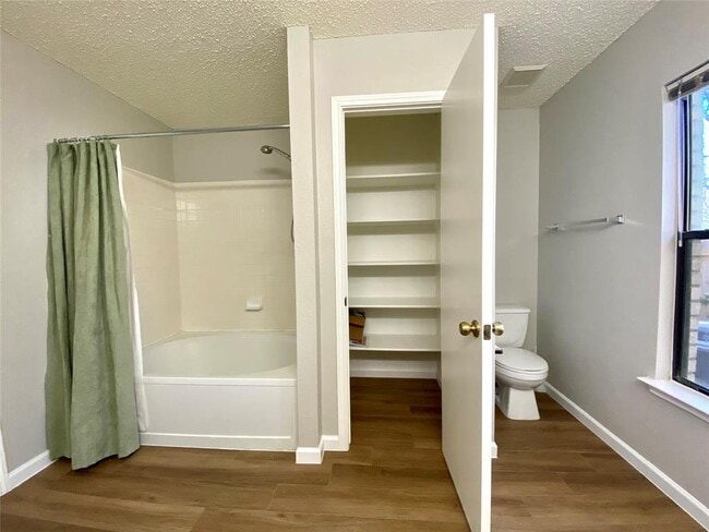 Building Photo - 2101 Jasper Ln