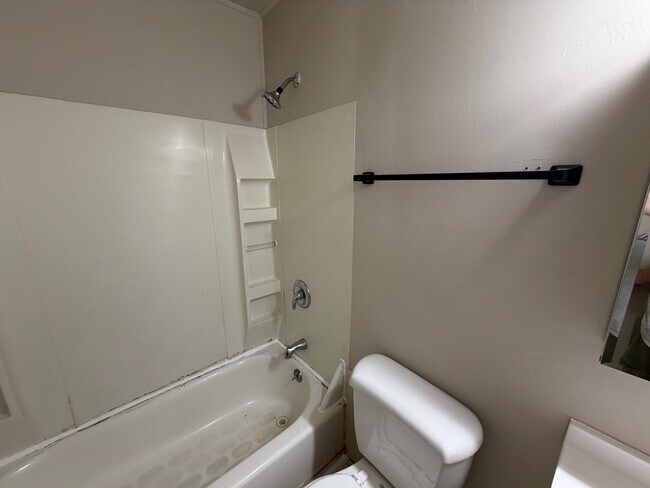 Building Photo - 1612 Crestview-