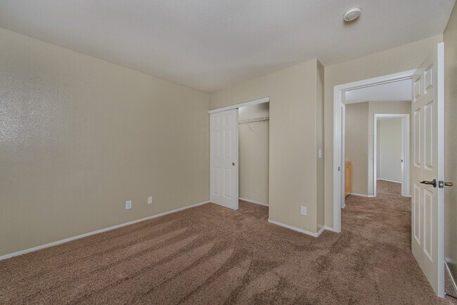 Building Photo - Stunning Gated Community in Summerlin!