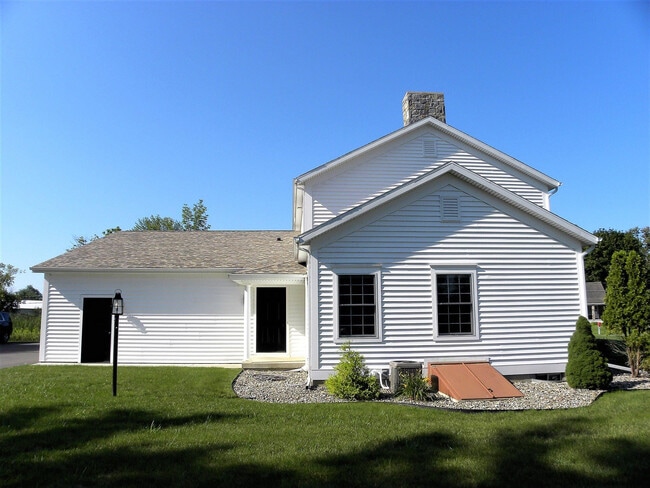 Building Photo - 21 Guideboard Rd