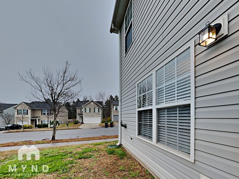 Building Photo - 4132 Broadstairs Dr SW