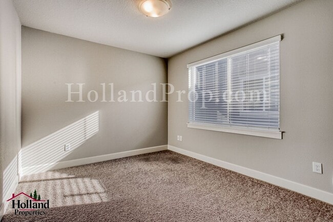 Building Photo - Beautiful 4-bedroom, 3-bathroom residence in desirable Hillsboro, OR.