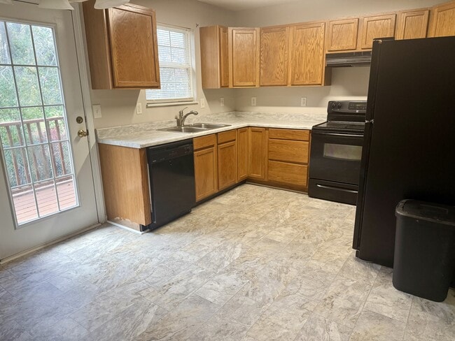 Building Photo - 1627 Maple View Way